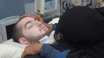 من رأسه إلى يده.. لحظات نادرة أيقظت الأمل في قصة الأمير النائم